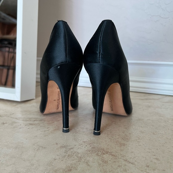 Manolo Blahnik Black Satin Heels with Embellished Toe Shoes - Picture 6 of 7